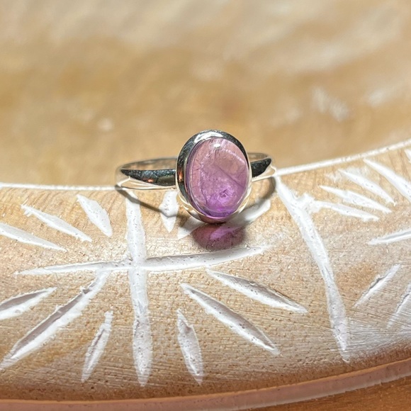 *SOLD* Small Oval Amethyst 925 Sterling Silver Ring - Picture 3 of 11